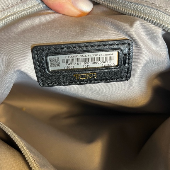 Tumi women’s computer-travel bag. Magnetic closures many organizing pockets. - Picture 7 of 9